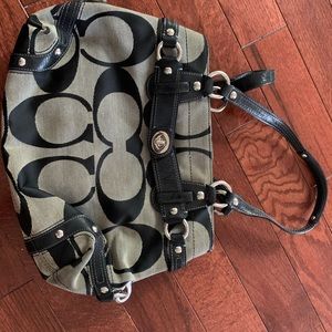 Coach purse in great condition.